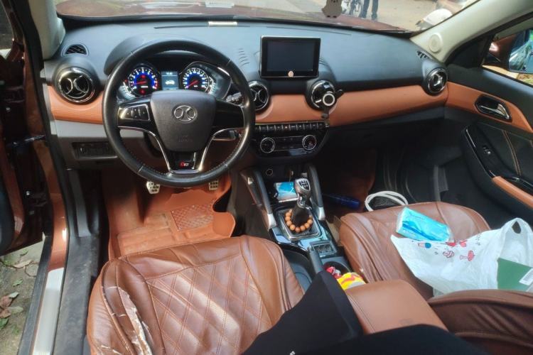 Used BAIC Senova X35 2016 1.5L Manual Luxury Edition Center Console