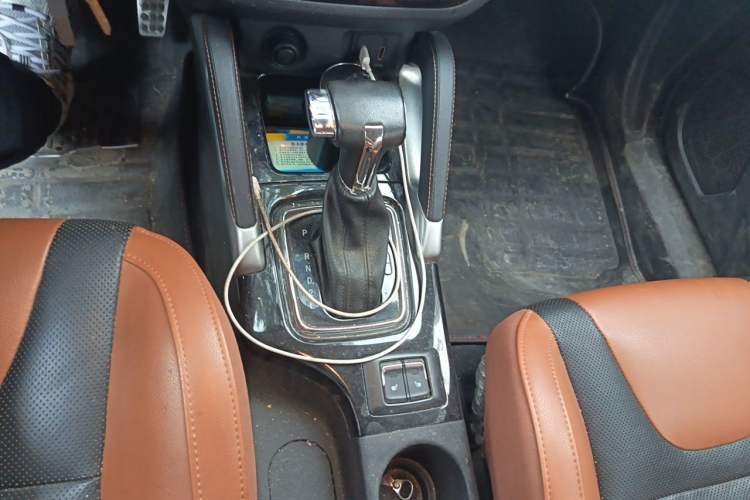 Used BAIC Senova X35 2016 1.5L Automatic Prestige Edition Gear Lever