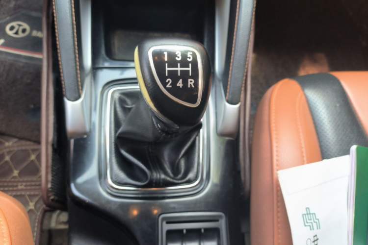 Used BAIC Senova X35 2016 1.5L Manual Luxury Edition Gear Lever