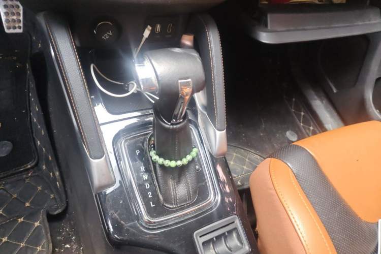 Used BAIC Senova X35 2016 1.5L Automatic Luxury Edition Gear Lever