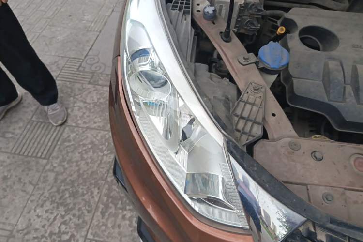 Used BAIC Senova X35 2016 1.5L Automatic Prestige Edition Right Front Headlight