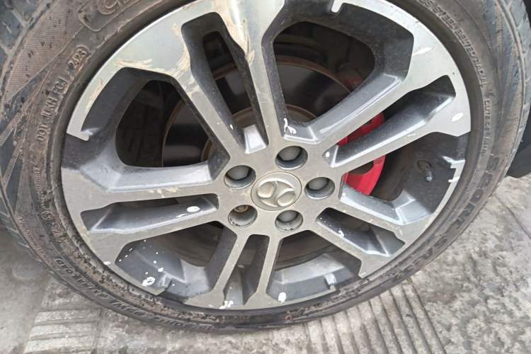 Used BAIC Senova X35 2016 1.5L Automatic Prestige Edition Right Front Wheel Hub