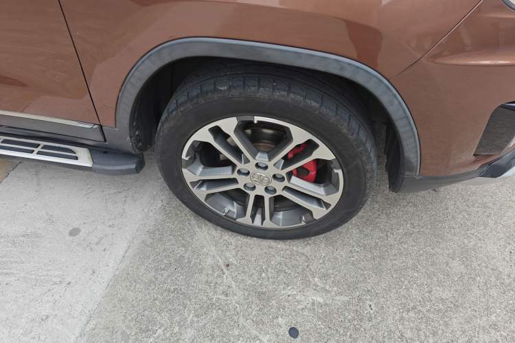 Used BAIC Senova X35 2016 1.5L Manual Luxury Edition Right Front Wheel Hub