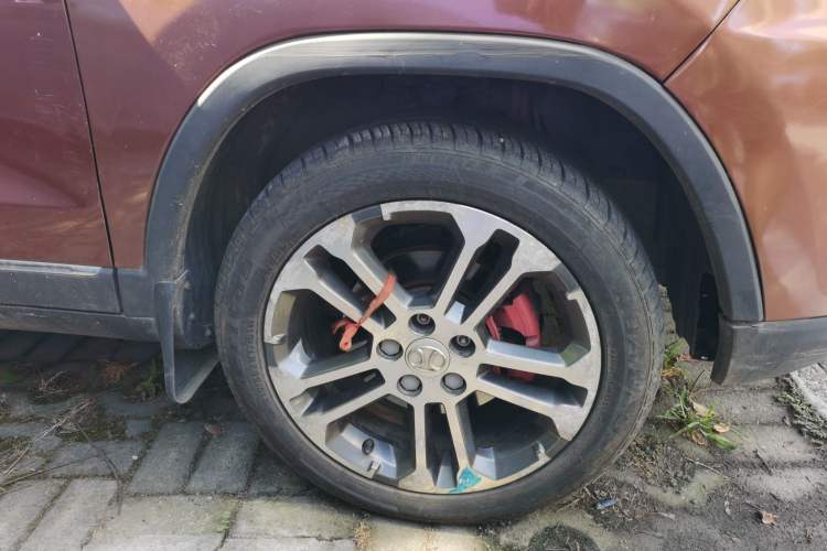 Used BAIC Senova X35 2016 1.5L Automatic Luxury Edition Right Front Wheel Hub