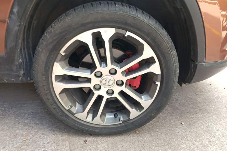 Used BAIC Senova X35 2016 1.5L Automatic Luxury Edition Right Front Wheel Hub