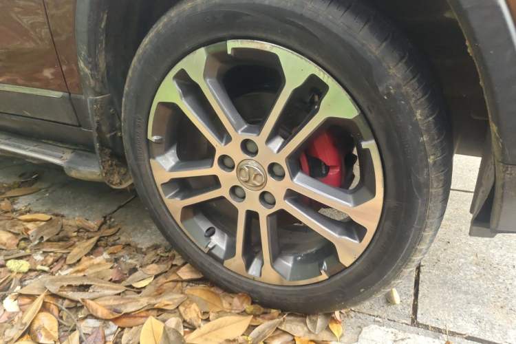 Used BAIC Senova X35 2016 1.5L Automatic Luxury Edition Right Front Wheel Hub