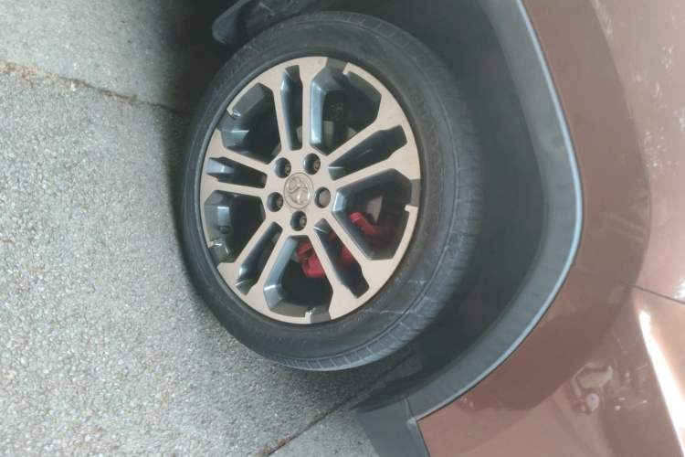 Used BAIC Senova X35 2016 1.5L Manual Luxury Edition Right Front Wheel Hub