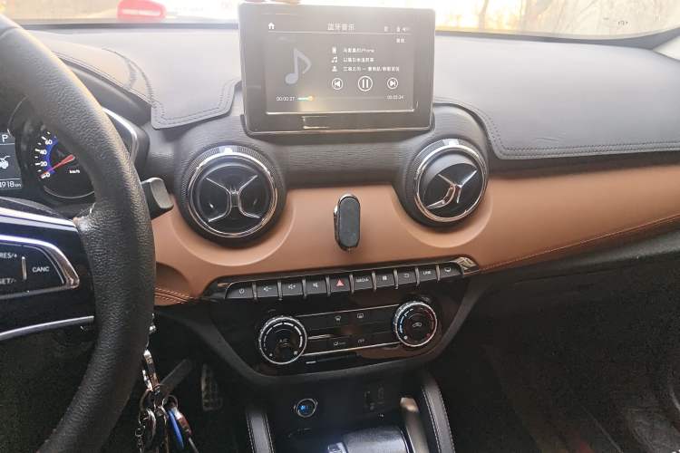 Used BAIC Senova X35 2016 1.5L Automatic Luxury Edition Audio And AC Panel