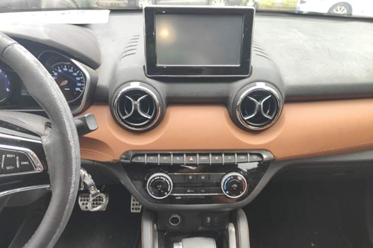 Used BAIC Senova X35 2016 1.5L Automatic Luxury Edition Audio And AC Panel