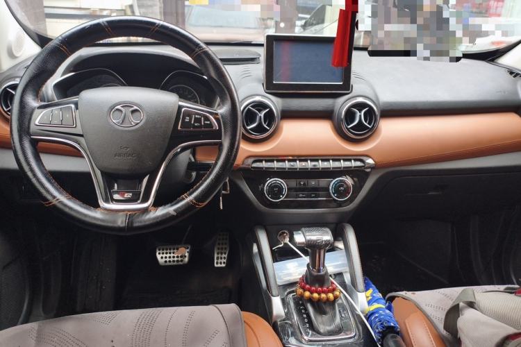 Used BAIC Senova X35 2016 1.5L Automatic Prestige Edition Center Console