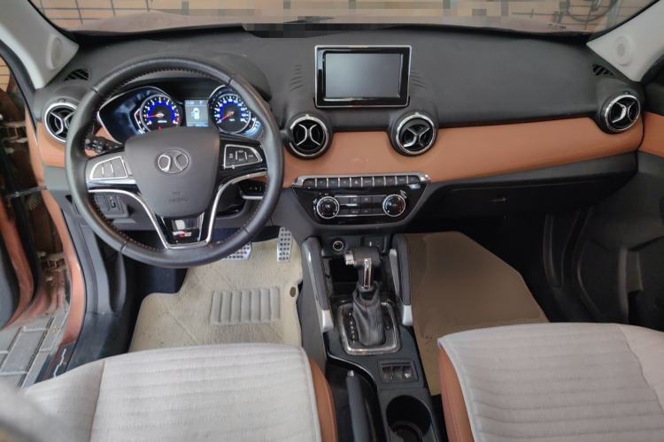 Used BAIC Senova X35 2016 1.5L Automatic Luxury Edition Center Console