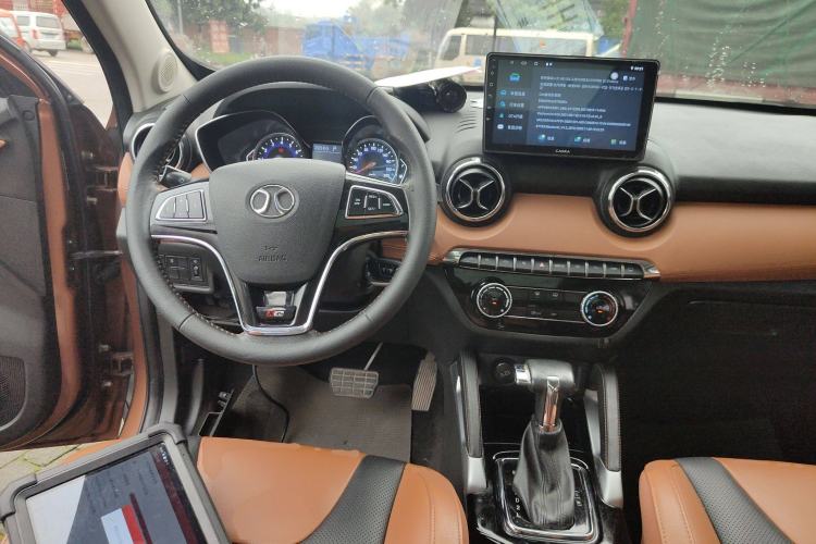 Used BAIC Senova X35 2016 1.5L Automatic Luxury Edition Center Console