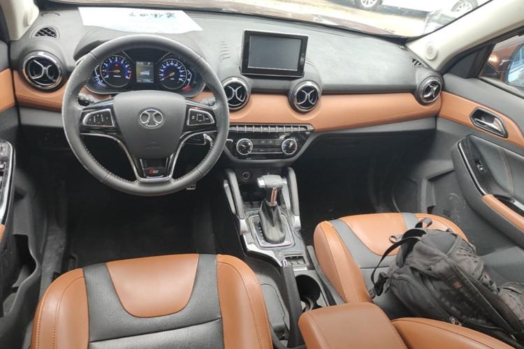 Used BAIC Senova X35 2016 1.5L Automatic Luxury Edition Center Console