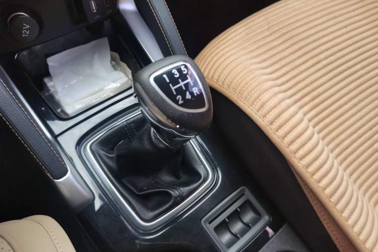 Used BAIC Senova X35 2016 1.5L Manual Elite Edition Gear Lever