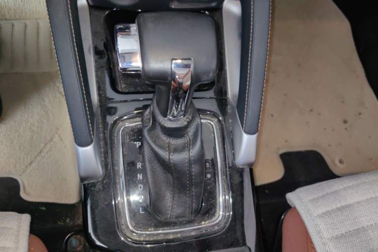 Used BAIC Senova X35 2016 1.5L Automatic Luxury Edition Gear Lever