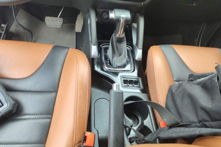 Used BAIC Senova X35 2016 1.5L Automatic Luxury Edition Gear Lever