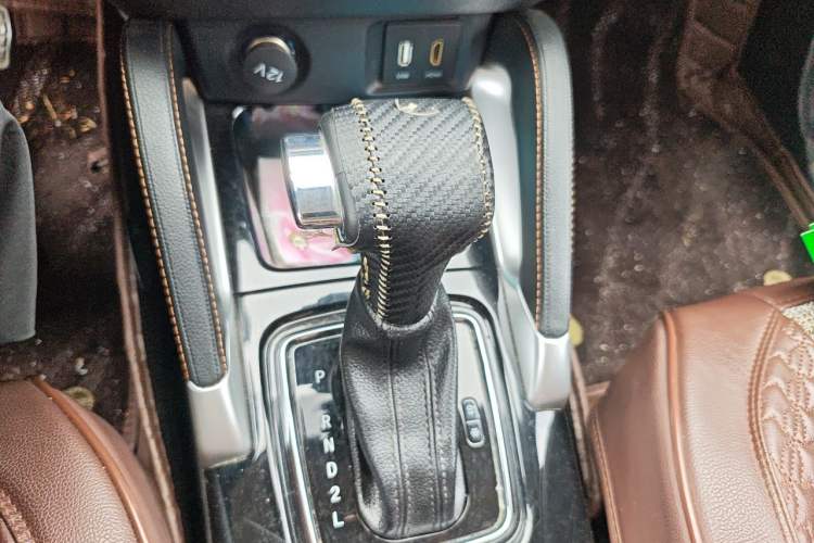 Used BAIC Senova X35 2016 1.5L Automatic Luxury Edition Gear Lever