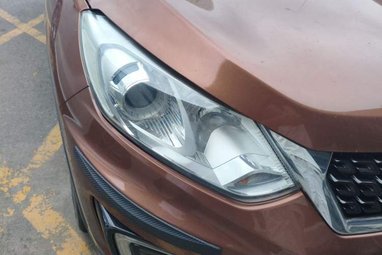 Used BAIC Senova X35 2016 1.5L Automatic Prestige Edition Right Front Headlight