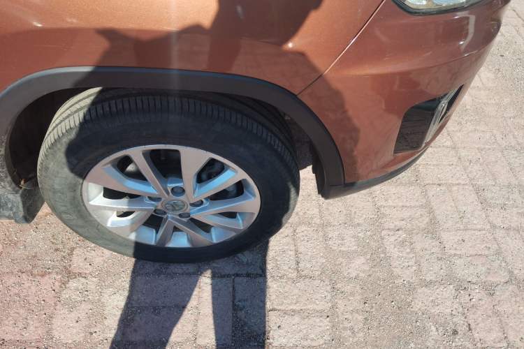 Used BAIC Senova X35 2016 1.5L Manual Elite Edition Right Front Wheel Hub
