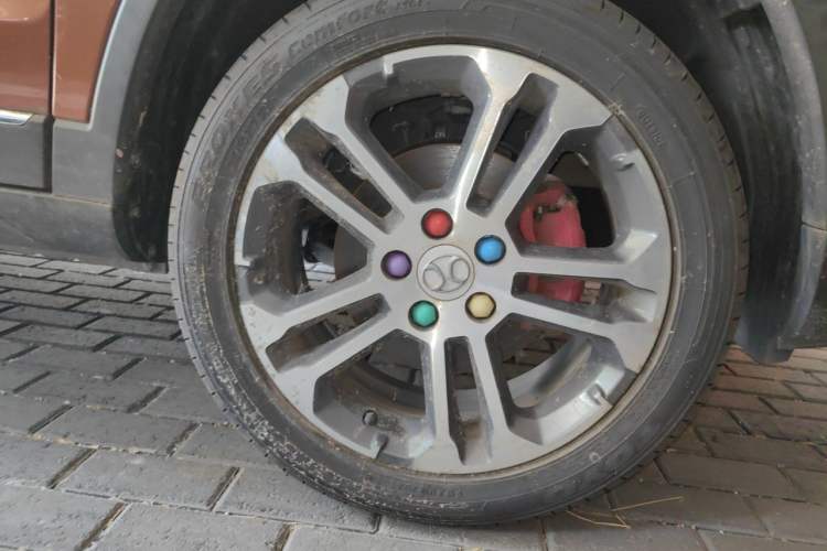 Used BAIC Senova X35 2016 1.5L Automatic Luxury Edition Right Front Wheel Hub