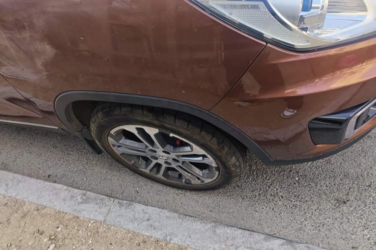 Used BAIC Senova X35 2016 1.5L Automatic Luxury Edition Right Front Wheel Hub