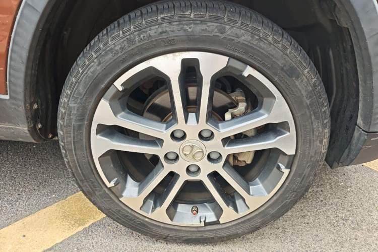 Used BAIC Senova X35 2016 1.5L Automatic Luxury Edition Right Front Wheel Hub