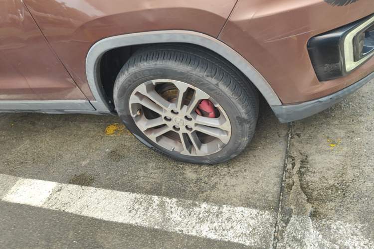 Used BAIC Senova X35 2016 1.5L Automatic Luxury Edition Right Front Wheel Hub