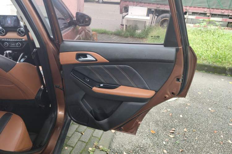 Used BAIC Senova X35 2016 1.5L Automatic Luxury Edition Right Rear Door Interior