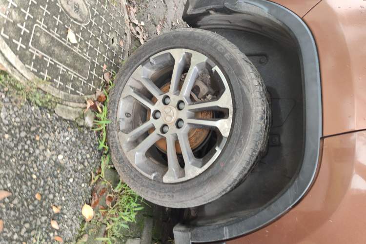 Used BAIC Senova X35 2016 1.5L Automatic Luxury Edition Right Rear Wheel Hub