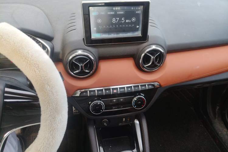Used BAIC Senova X35 2016 1.5L Manual Luxury Edition Audio And AC Panel