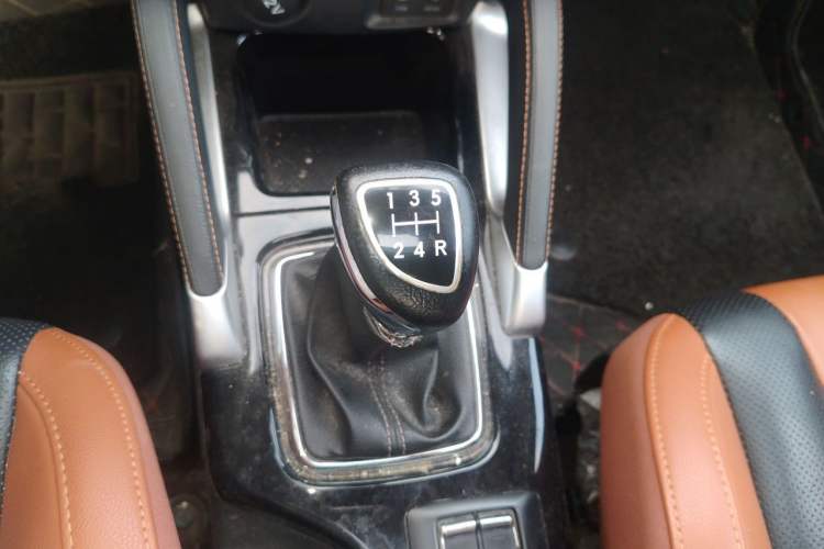 Used BAIC Senova X35 2016 1.5L Manual Luxury Edition Gear Lever
