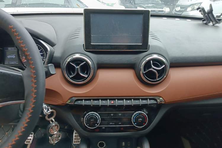Used BAIC Senova X35 2016 1.5L Manual Luxury Edition Audio And AC Panel