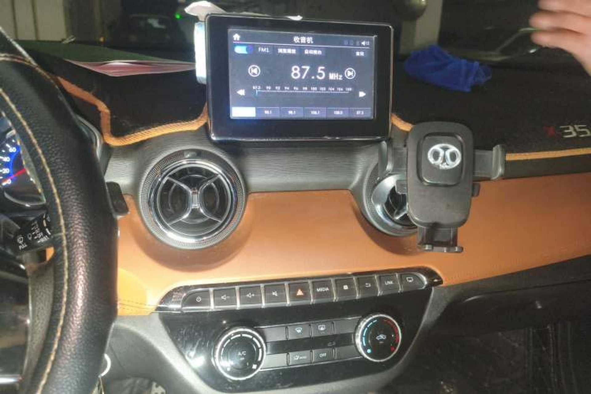 Used BAIC Senova X35 2016 1.5L Manual Luxury Edition Audio And AC Panel