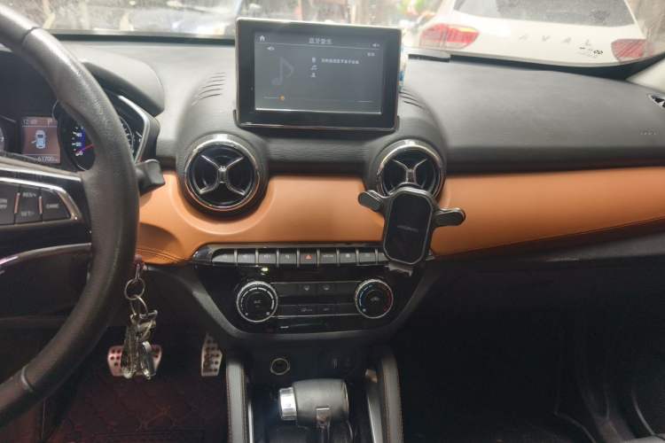 Used BAIC Senova X35 2016 1.5L Automatic Prestige Edition Audio And AC Panel