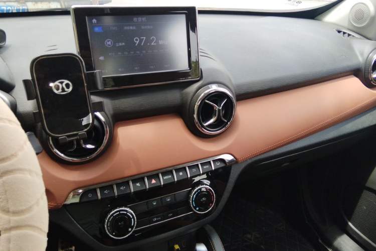 Used BAIC Senova X35 2016 1.5L Automatic Prestige Edition Audio And AC Panel
