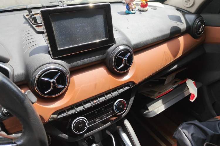 Used BAIC Senova X35 2016 1.5L Manual Elite Edition Audio And AC Panel