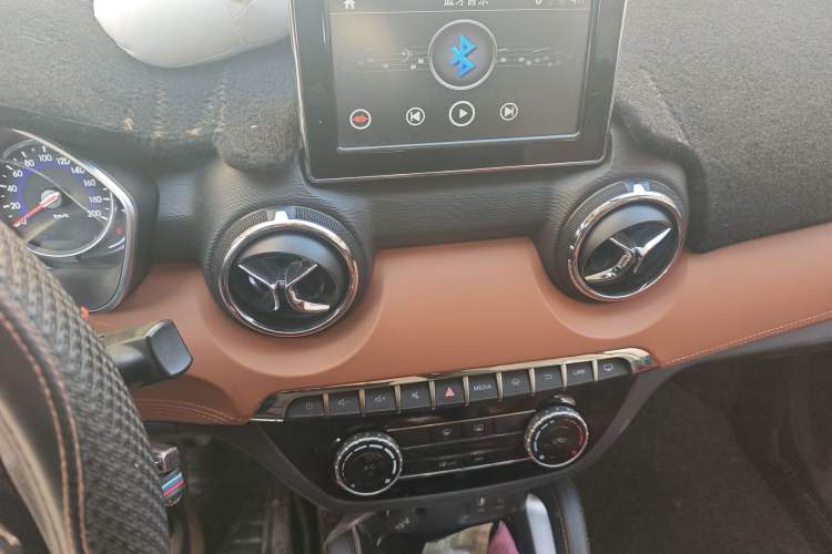 Used BAIC Senova X35 2016 1.5L Automatic Luxury Edition Audio And AC Panel