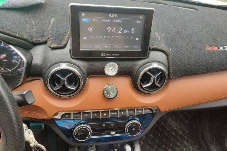 Used BAIC Senova X35 2016 1.5L Manual Luxury Edition Audio And AC Panel