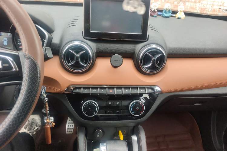 Used BAIC Senova X35 2016 1.5L Automatic Prestige Edition Audio And AC Panel