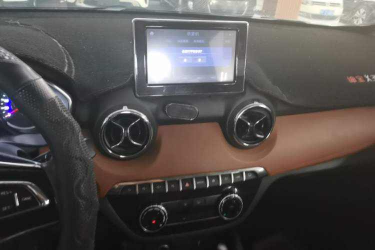 Used BAIC Senova X35 2016 1.5L Automatic Luxury Edition Audio And AC Panel