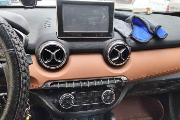 Used BAIC Senova X35 2016 1.5L Manual Luxury Edition Audio And AC Panel