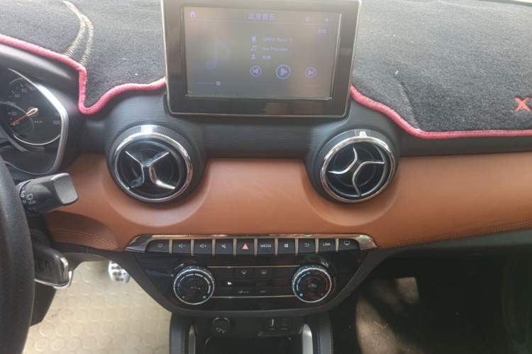 Used BAIC Senova X35 2016 1.5L Manual Luxury Edition Audio And AC Panel