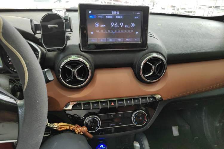 Used BAIC Senova X35 2016 1.5L Manual Luxury Edition Audio And AC Panel