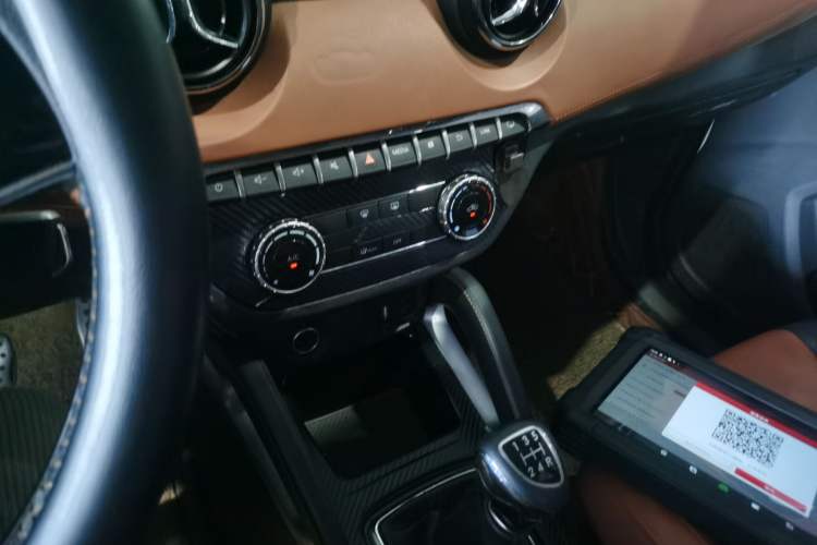 Used BAIC Senova X35 2016 1.5L Manual Luxury Edition Audio And AC Panel