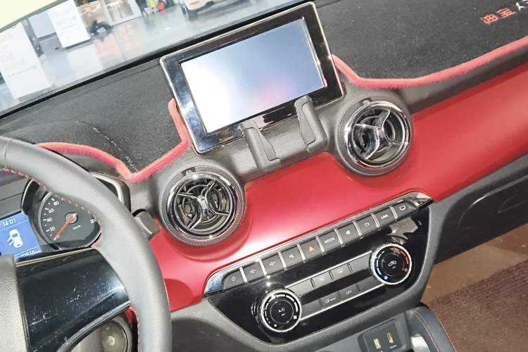 Used BAIC Senova X35 2016 1.5L Manual Elite Edition Audio And AC Panel