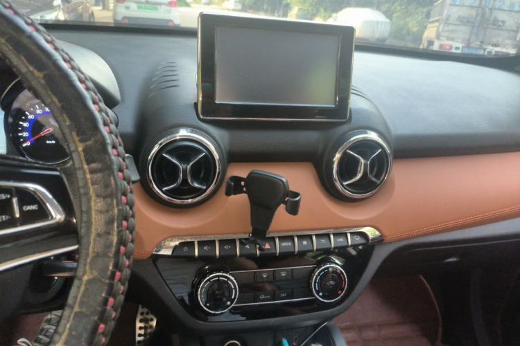 Used BAIC Senova X35 2016 1.5L Automatic Luxury Edition Audio And AC Panel