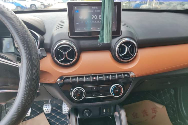 Used BAIC Senova X35 2016 1.5L Manual Luxury Edition Audio And AC Panel