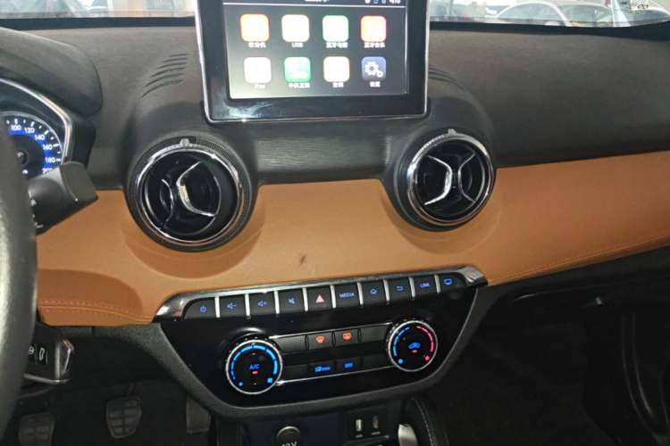 Used BAIC Senova X35 2016 1.5L Manual Luxury Edition Audio And AC Panel