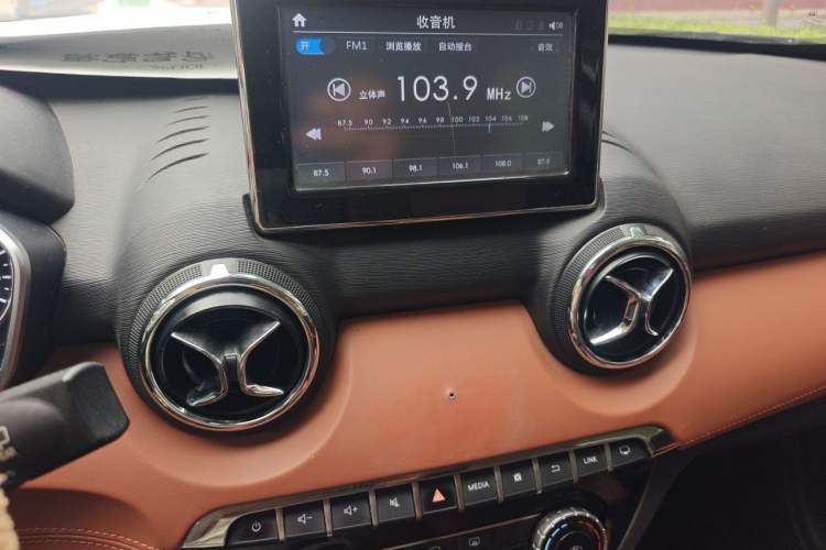Used BAIC Senova X35 2016 1.5L Manual Luxury Edition Audio And AC Panel