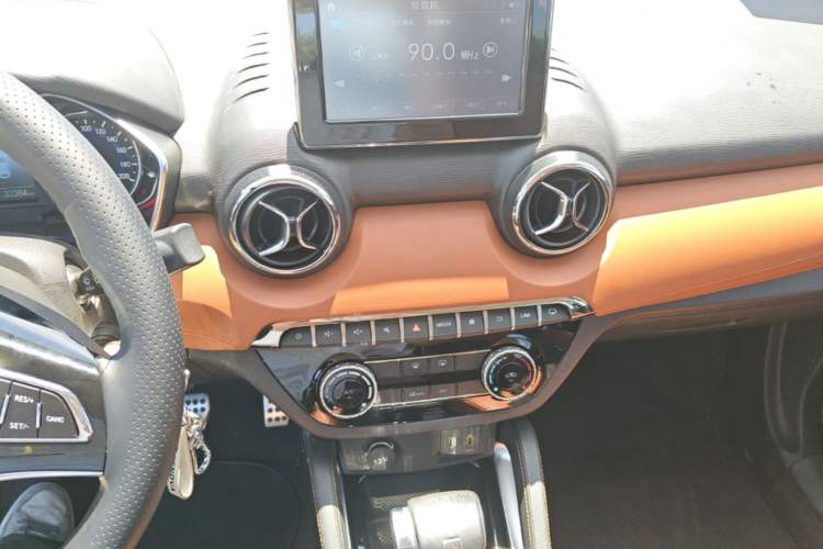 Used BAIC Senova X35 2016 1.5L Automatic Luxury Edition Audio And AC Panel